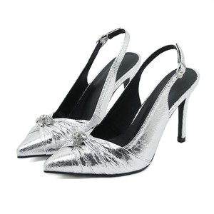 Zapatos de tacón alto y bajo para mujer con textura metálica, diseño de nudo de diamantes de imitación plateados y punta, ideales para bodas. - Product Image 5