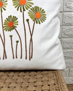Funda de Cojín Cuadrada Bordada con Diseño Floral, 100% Algodón, Estilo Nórdico, Decoración para el Hogar, Patrón de Plantas, Blanco con Flores Verdes y Naranjas - Product Image 5