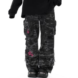 กางเกงคาร์โก้ลายพรางแบบขายส่งสั่งทำได้ ทรงยูนิเซ็กซ์ ลายกราฟฟิตี ดีไซน์ 3 มิติ กระเป๋าคาร์โก้สไตล์พังก์ กางเกงคาร์โก้ลายพรางสีเข้มสำหรับผู้ชาย - Product Image 4