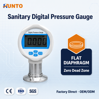 Manómetro Digital Sanitario a Batería YB60KF con Abrazadera Triple, Diafragma Plano de Acero Inoxidable 316L, IP65 para Alimentos, Bebidas y Lácteos