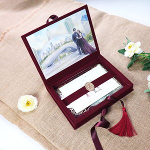 Boîte cadeau en velours bordeaux sur mesure, suite d'invitations de mariage en acrylique, cartes RSVP et inserts - Product Image 1