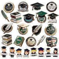 En Stock Moyen-Orient EAU Arabie Graduation Broche Badge Cadeau Set Cap Livre Plume Stylo Langue Arabe Inspirant Pins Personnalisable