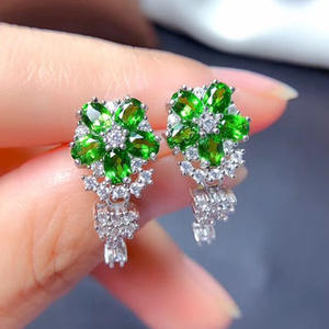 Pendientes elegantes con forma de flor de cristal verde para mujer, joyería romántica para fiesta, pendientes de aleación con diamantes de imitación y diseño colgante - Product Image 4