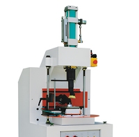 Machine à façonner automatique pour bout ou talon de chaussure avec plaque chauffante et dispositif de massage pour la fabrication de chaussures