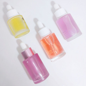ขวดแก้วสีชาแบบด้านขนาด 30 มล. คุณภาพสูง แบบกำหนดเองได้ พร้อมหัวหยดสำหรับน้ำมันหอมระเหยและเซรั่ม ทรงไหล่แบน - Product Image 3