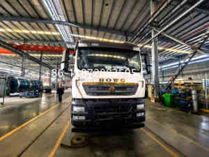 รถบรรทุกถังจ่ายเชื้อเพลิง Clw HOWO 30000ลิตร8*4เครื่องบินเจ็ทเติมน้ำมันเชื้อเพลิง<span class=keywords><strong>ก</strong></span>ารบิน - Product Image 2