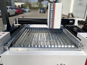 Venta al por mayor de máquinas de corte por láser de fibra económicas de 1200w, 1500w, 2000w, 6060, refrigeradas por agua, tipo abierto, cortadora láser pequeña para metal y acero - Product Image 2