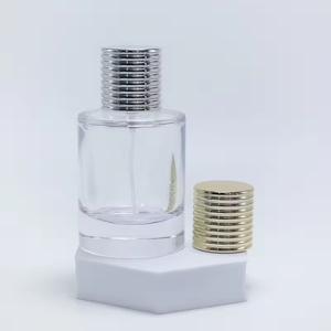 Botella de Perfume Personalizada Transparente en Forma de Cilindro con Pulverizador, 30ml 50ml, Botella de Perfume Vacía de Vidrio de Lujo con Tapa Dorada - Product Image 2