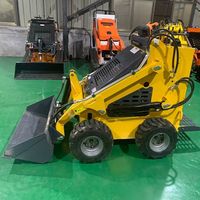 Mini Skid Steer Loader Portabel dengan Roda Track, Dapat Dikendarai, Loader Kompak Kecil untuk Pekerjaan Pertanian dan Bangunan