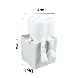 Ornamento a forma di dente in resina, 4 cm x 6,7 cm, decorazione dentale mobile in stile cartone animato per soggiorno, idea regalo - Product Image 1