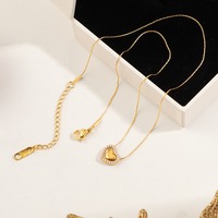 Colliers élégants pour femmes avec pendentif cœur délicat et chaîne fine, vente en gros de bijoux TGXL14780