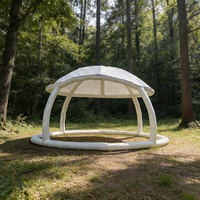 Tente dôme standard de luxe en PVC moderne, résistante aux UV, durable, portable, compatible tout-terrain, grand espace, pour voyages en plein air