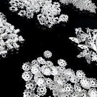 Perles entretoises en forme de fleur argentées brillantes en gros pour pendentifs et bijoux faits à la main
