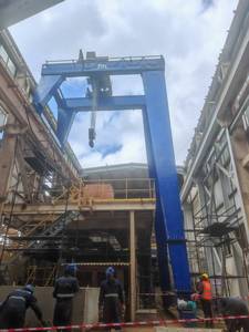 Grue semi-portique personnalisée Dejun 5T-100T avec chariot européen et moteur et boîte de vitesses pour déplacement rapide sur le sol - Product Image 6
