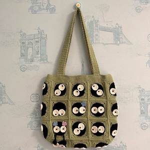 Bolso de Ganchillo 100% Hecho a Mano con Cara Divertida, Accesorio Creativo y Dulce para Mujer, Bolso de Abuela Tejido, Accesorio de Moda - Product Image 1