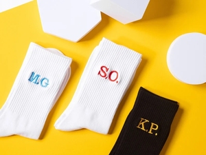 Chaussettes habillées en <span class=keywords><strong>coton</strong></span> personnalisées <span class=keywords><strong>pour</strong></span> hommes avec initiales, motif lettres antibactérien, écologiques, <span class=keywords><strong>idée</strong></span> <span class=keywords><strong>cadeau</strong></span> <span class=keywords><strong>pour</strong></span> témoin <span class=keywords><strong>de</strong></span> mariage - Product Image 3
