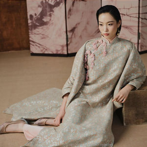 Ao dai « GRACE » _ Costume traditionnel vietnamien, robe élégante et chic pour les occasions formelles - Product Image 1