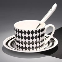 Ensemble tasse à café, soucoupe et cuillère en céramique, motif géométrique créatif, style nordique japonais moderne, noir et blanc, durable, pour la famille et les restaurants