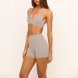 Conjunto de Yoga de 2 Piezas con Sujetador Deportivo y Pantalones Cortos de Cintura Alta, Absorbe el Sudor, Trajes Deportivos Cómodos para Mujer - Product Image 4