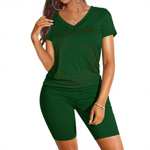 Ensemble de survêtements décontractés pour femmes personnalisés, t-shirt à manches courtes à col en V avec short, impression de logo et design personnalisés OEM - Product Image 1