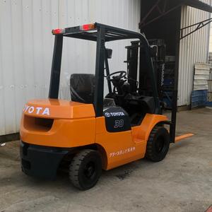 Montacargas Diésel FD30 de 3 Toneladas Usado con Desplazador Lateral Hidráulico, Mástil de Dos Etapas, Neumáticos Sólidos - Importado de Japón para Comercio Exterior - Product Image 6