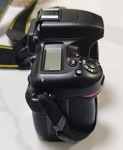 Cámara Digital Nikon D7500 Usada, Cámara con Grabación de Video 4K, Pantalla Inclinable - Product Image 2