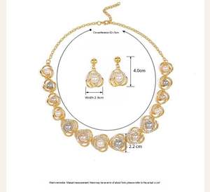 Perle Kundan Choker Long Collier Ensemble Intemporel Et Luxueux Appel Rideaux Gracieusement Ajoutant À La Main En Vrac Produit - Product Image 2