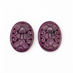 Pierres précieuses sculptées florales en rubis (paire) – Idéales pour pendentifs ou ensembles de boucles d'oreilles personnalisés – Histoire, symbolisme et attrait moderne - Product Image 2