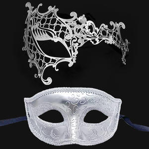 Maschera Veneziana Principessa con Polvere Dorata e Farfalle, Mezza Faccia, per Halloween, in Plastica con LED e Pizzo - Product Image 2