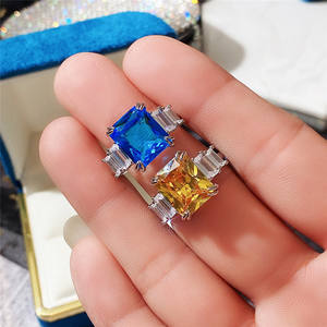 Anello Geometrico con Zirconi F1166 in Platino, Gioiello da Fidanzamento per Donne - Product Image 4