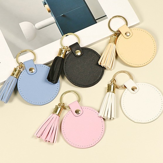 De forme ronde avec des pompons