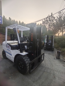 รถยกดีเซล <span class=keywords><strong>TCM</strong></span> FD50Z8 ขนาด <span class=keywords><strong>5</strong></span> ตัน สภาพดีเยี่ยม เหมาะสำหรับงานก่อสร้าง - รถยกแบบเครื่องยนต์สันดาปภายในมือสองสำหรับขาย - Product Image 3