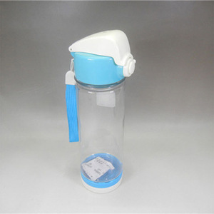 Botella de agua de plástico transparente con tapa abatible de un clic GYM Campus - Product Image 1