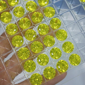Garnata de Yttrium Aluminio (YAG) Sintética Cultivada en Laboratorio, Color Amarillo Fluorescente, Corte Redondo, para Joyería - Product Image 5