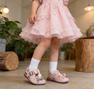 Zuecos de Gamuza con Decoración de Conejito para Niñas - Sandalias con Hebilla y Suela Suave para Niños Pequeños - Product Image 5