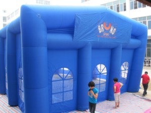 Carpas Inflables Azules para Acampar en Todas las Estaciones con Tela de PVC, Diseño Plegable, Impermeables, para Fiestas y Eventos de Boda - Product Image 2
