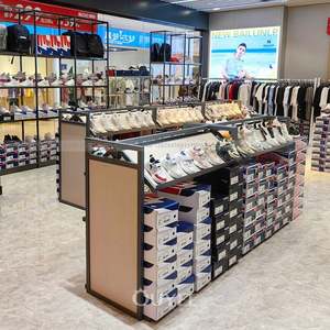 Porte-vêtements en bois sur mesure pour salle d'exposition Boutique Mobilier Design pour magasin de détail Porte-vêtements mural - Product Image 3