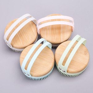 Juego de cepillos de madera ecológicos sin BPA personalizables al por mayor, cepillo masajeador desenredante para bebés, cepillo de baño de silicona portátil - Product Image 6