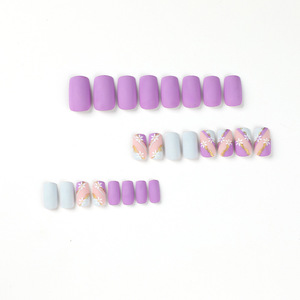 Uñ<span class=keywords><strong>as</strong></span> Postizas Acrílicas de Alta Calidad con Diseño <span class=keywords><strong>Diagonal</strong></span> Francés, Pequeñ<span class=keywords><strong>as</strong></span> Flores Blancas y Brillo Dorado, Venta al Por Mayor - Product Image 2