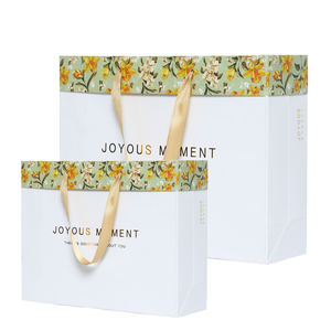 Bolsas de embalaje de regalo para manualidades reciclables de papel <span class=keywords><strong>Kraft</strong></span> y arte blanco de diseñador personalizado con asas Beige con logotipo impreso personalizado - Product Image 4