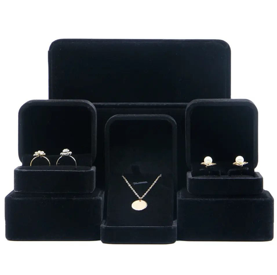 2024 Nouveau KP Vente en gros logo personnalisé stock velours noir bijoux boîtes à bijoux avec logo de luxe