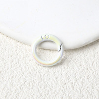 LFEDC Vente en gros promotionnelle Mousqueton rond en métal irisé plaqué UV de 20 mm avec fermoir à ressort et anneau en O