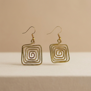 Boucles d'oreilles pendantes en fil de laiton martelé, design minimaliste, abstrait et long, unisexe, modernes, faites à la main, design classique, pour soirée, cadeau - Product Image 3