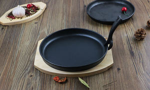 Vente en gros <span class=keywords><strong>de</strong></span> poêle ronde antiadhésive en <span class=keywords><strong>fonte</strong></span> pré-assaisonnée poêle à frire poêle à frire poignée amovible moule à gâteau moule à pâtisserie <span class=keywords><strong>barbecue</strong></span> - Product Image 6