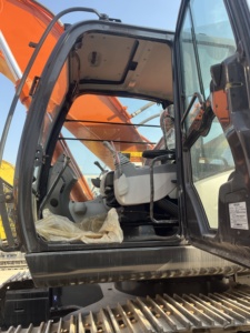 Excavadora Hitachi Zaxis 350H de 35 Toneladas, Modelo 2022, con Cucharón de Excavación, Válvulas Hidráulicas ENERPAC, Equipo Pesado Usado - Product Image 6
