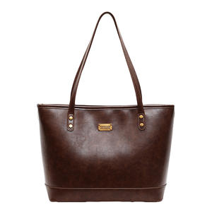 Sac fourre-tout en cuir vintage marron foncé avec embellissements en métal sac à main à bandoulière de style minimaliste pour femmes - Product Image 2