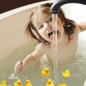 Canard en caoutchouc personnalisé pour le bain, cadeau de Noël, canard jaune à presser, canard qui couine, jouets de piscine pour enfants - Product Image 6