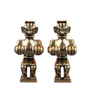Statuetta in ottone di un'India semisdraiata, perfetta come scrivania da ufficio e tavolino da tè, ornamento civiltadino per la decorazione dell'auto - Product Image 5