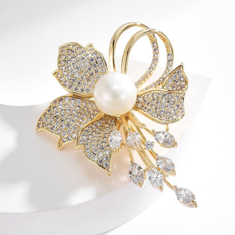 Luxury Leaf Shape Brooch Pins Popular