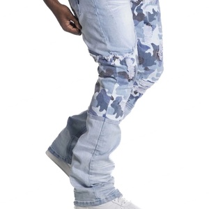 กางเกงยีนส์ทรงสแต็คสีไลท์วอช แต่งขอบขาดแบบดิสเทรส ตัดต่อสีสัน พร้อมดีไซน์ลายหนวดแมวฟอกสี สำหรับผู้ชาย - Product Image 5